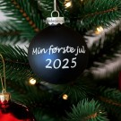 BLÅ JULEKULE MED NAVN - HVIT TEKST (8 cm) thumbnail