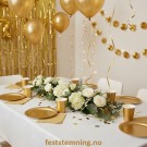 GULLFARGED PYNT OG BORDDEKKING (illustrasjonsbilde) thumbnail