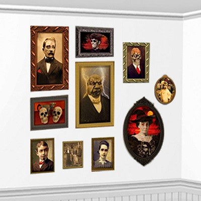GOTHIC MANSION PORTRAITS