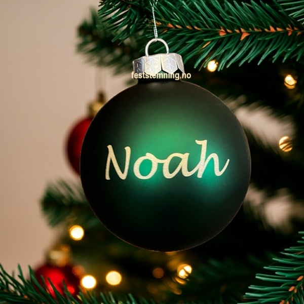 GRØNN JULEKULE MED GULLGLITRENDE NAVN (illustrasjonsbilde)