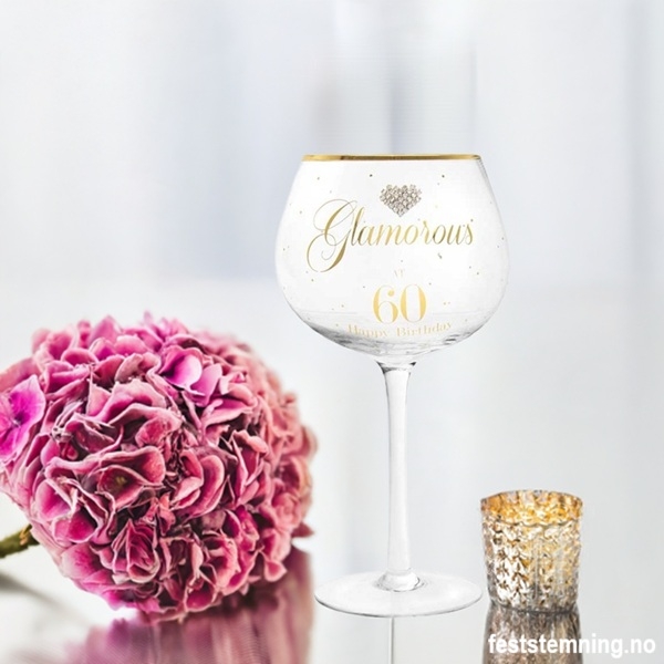 GIN GLASS GAVE TIL 60-ÅRSDAG (illustrasjonsbilde)